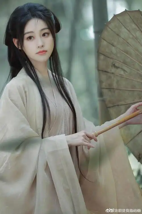 祝绪丹最新古风写真 一身素雅古装造型温柔恬静